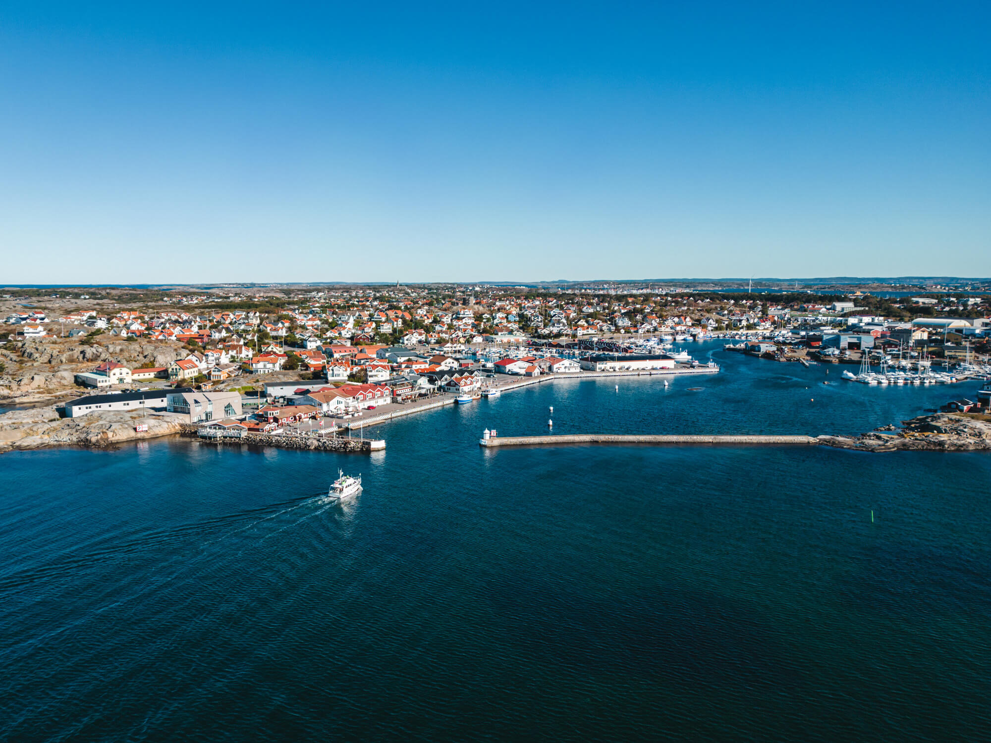 Hono_Boat_Trips_Dronare-6- Photo Cred Martin Wikestad